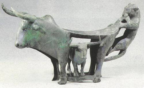 古青铜牛造型独特李英豪