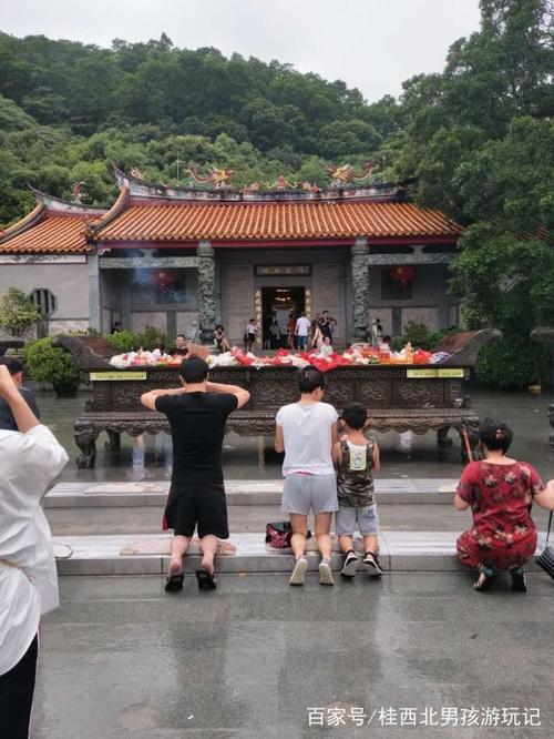深圳凤凰山森林公园凤岩古庙一个香火很旺盛景点众多的景区