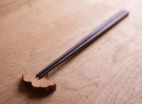 灵签占卜四双筷子你用哪双测出你下半辈子靠什么吃饭