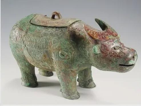 亚长牛尊是殷墟的代表性文物,是殷墟发现的唯一一件牛形青铜器.